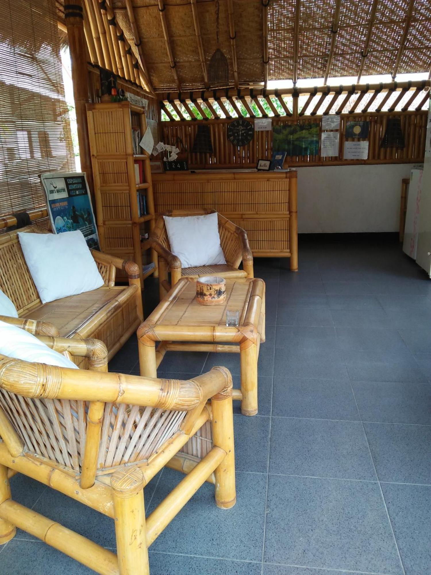 Tua Tua Keladi Bungalows Gili Air Bilik gambar